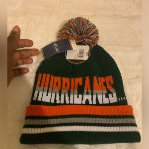 Hurricane beanie with tag.